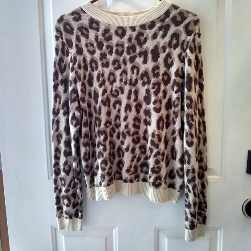 Crewneck Cheetah pattern sweater